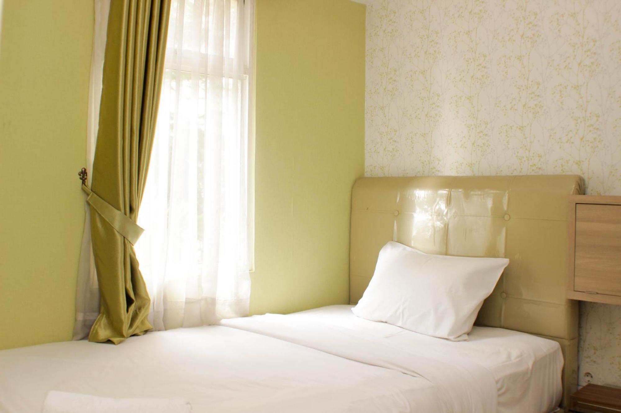 Warm And Homey 2br At Springlake Summarecon By Travelio * Bekasi